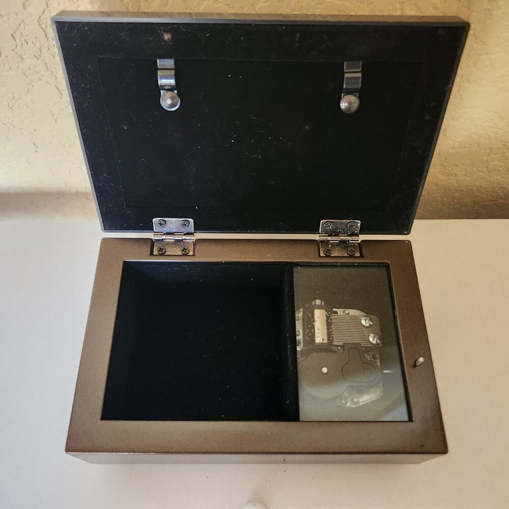 Carson "Friends" Musical Jewelry Box - Picture 6 of 7
